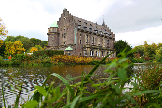 Das Bild zeigt das Wasserschloss Wittringen
