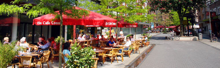 Sitzplaetze mit Teelichtern